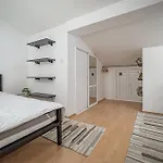 Crosswaybg Apartment